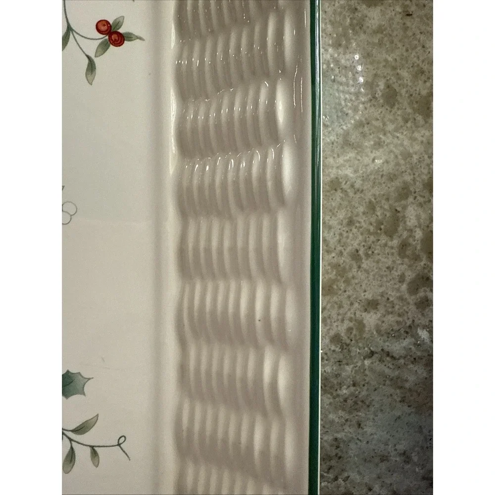 Pfaltzgraff‎ USA Winterberry Basket Weave Bread Tray Appetizer Plate